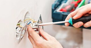 Электромонтажные работы в Волжском от Мастер24 — электромонтаж под ключ, цены от 1621 руб., заказать услуги
